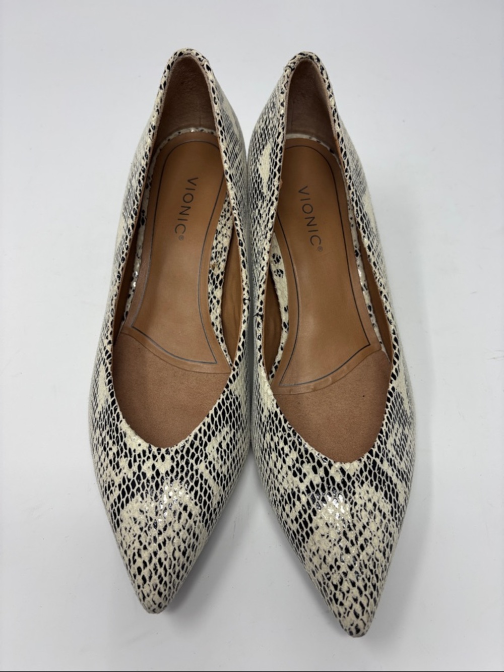 Vionic | 7 Josie Snake-Print Pointed Toe Flats in Cream and Black - Picture 2 of 7